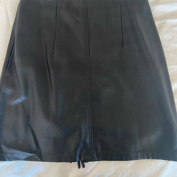 Black leather skirt - Picture 1 of 3